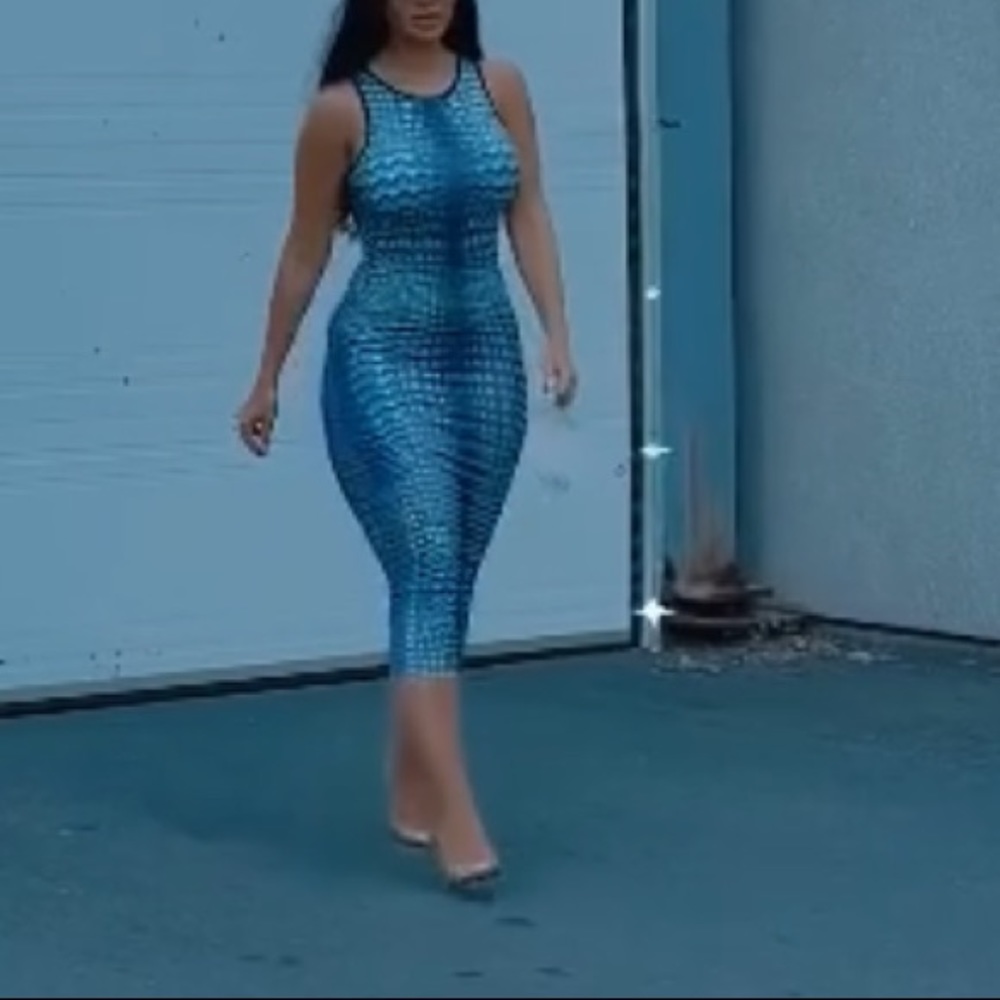 Dress - Picture 2 of 2
